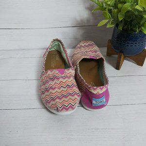 Toms Size 8.5W chevron shoe